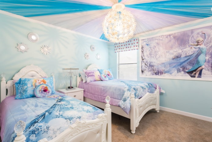 iluminação no interior de um quarto para duas meninas