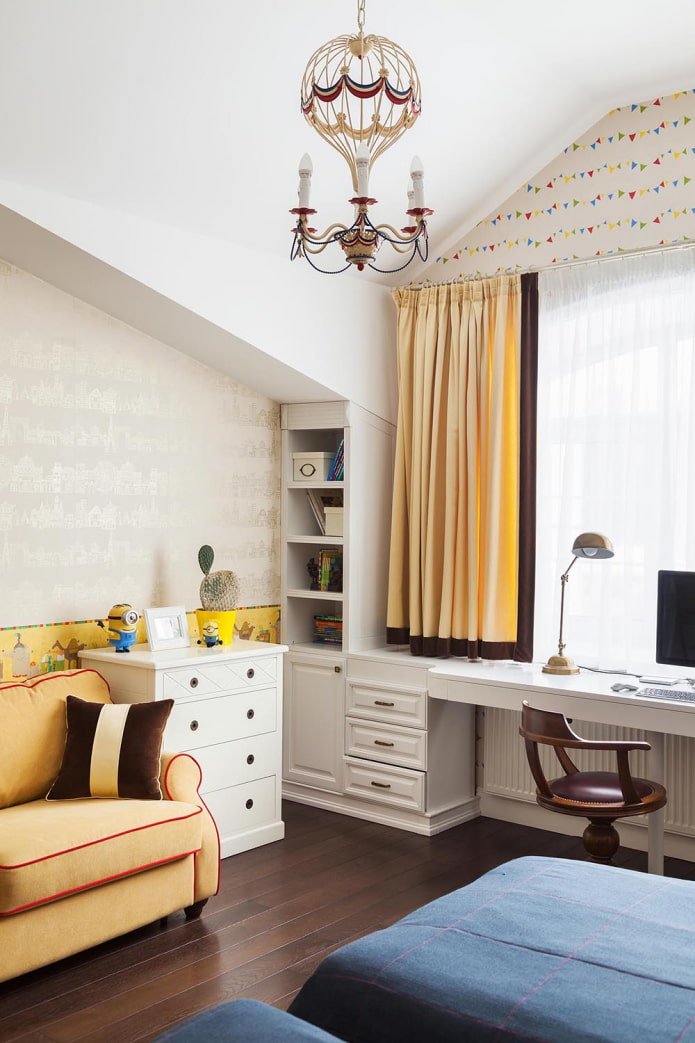 quarto infantil com janelas voltadas para o norte