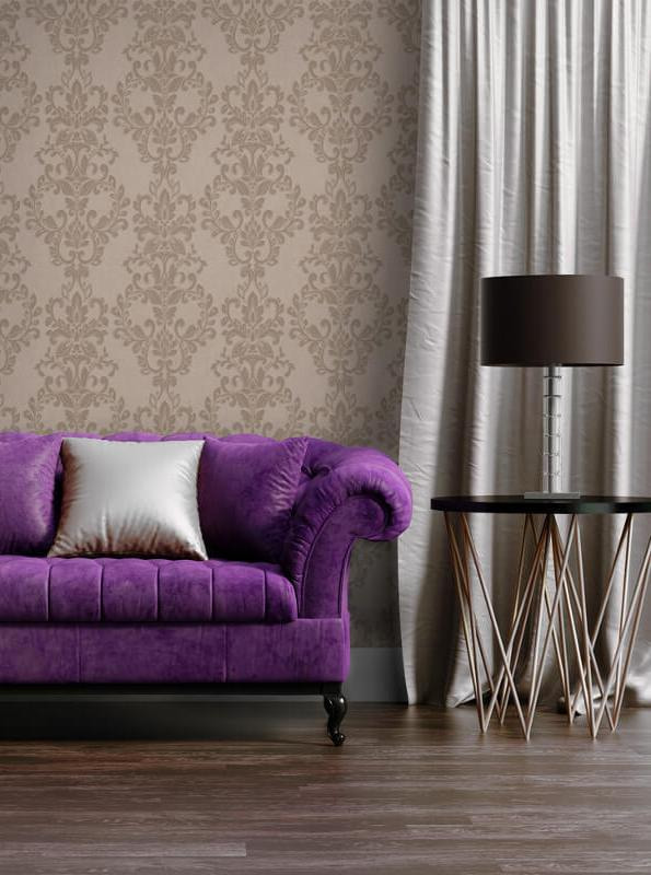 combinação de papel de parede marrom com cortinas