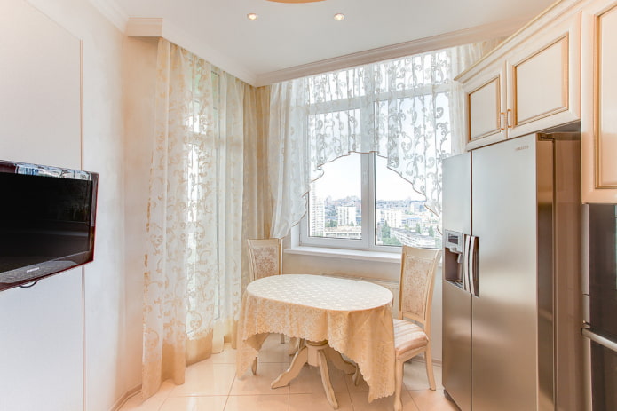 cortinas curtas em semicírculo 