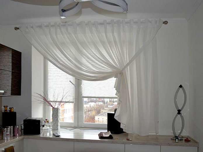 cortinas curtas de um lado
