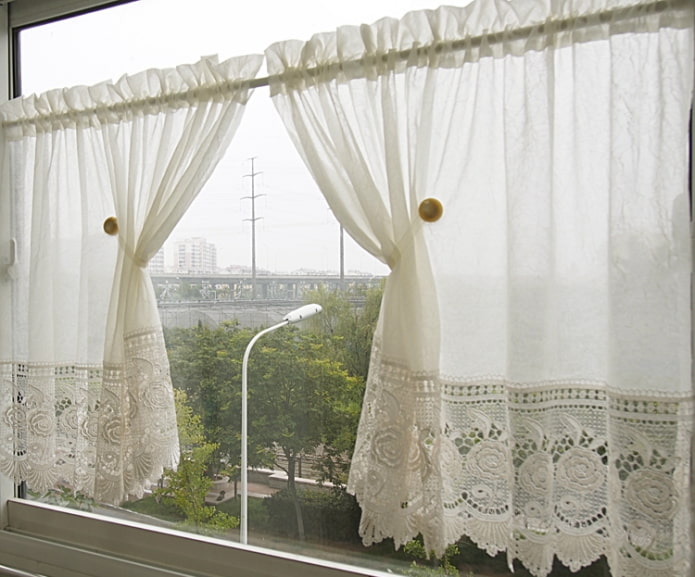 cortinas curtas com renda