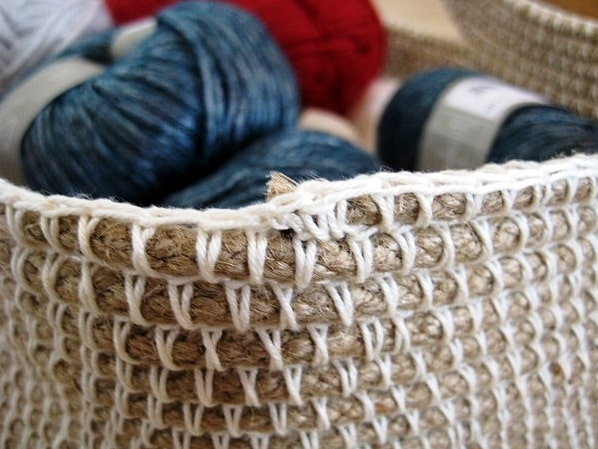 cesta de juta de crochê