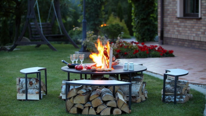mesa de jardim com cadeiras
