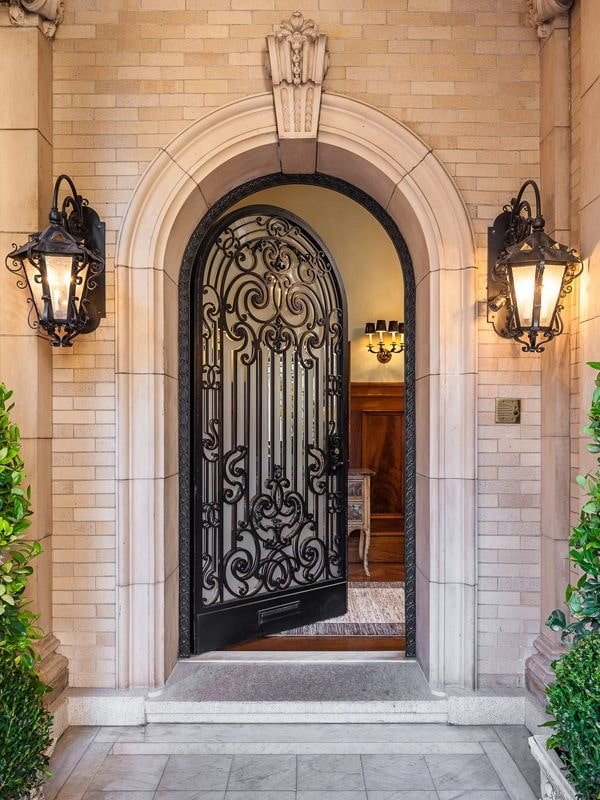 entrada para uma casa de campo