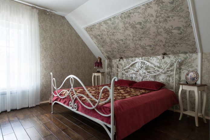 cama forjada no quarto no estilo provençal