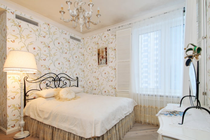 cama forjada no quarto no estilo provençal