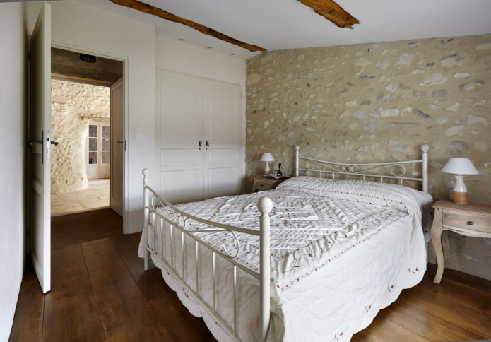 cama de casal forjada no interior
