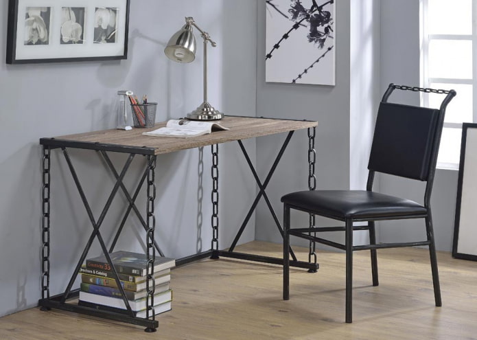 mesa de ferro forjado no escritório