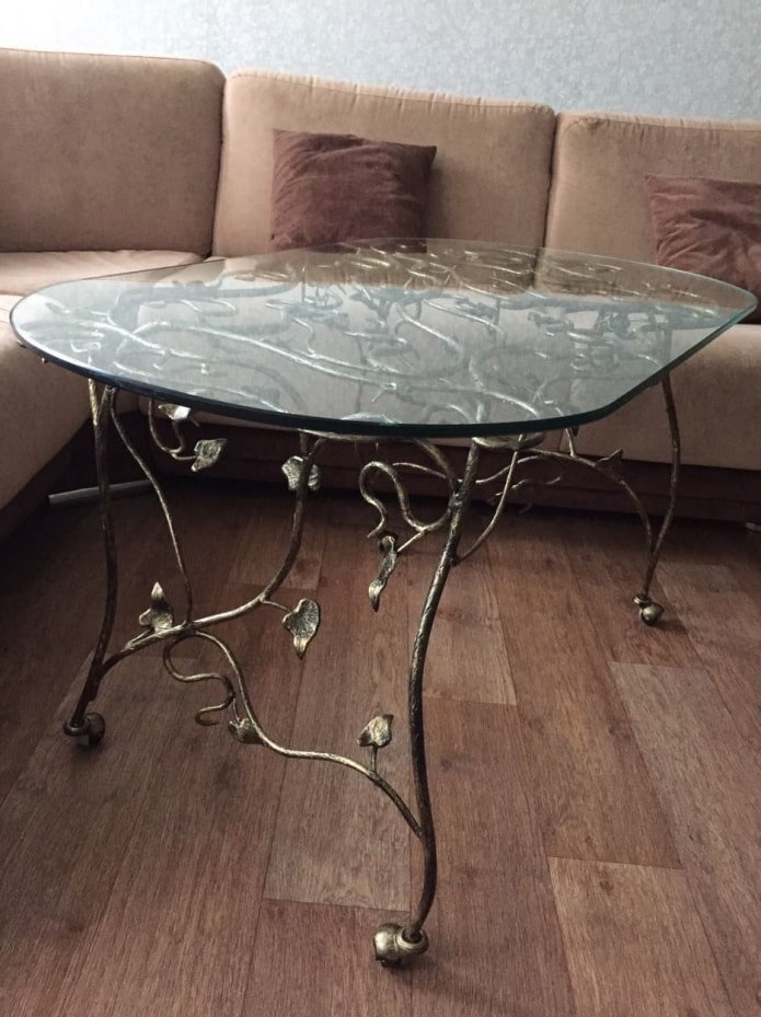 mesa com tampo de vidro