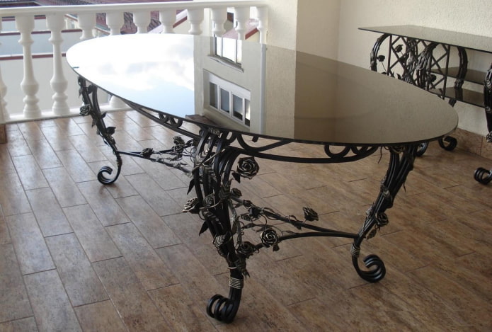 mesa de espelho forjado no interior