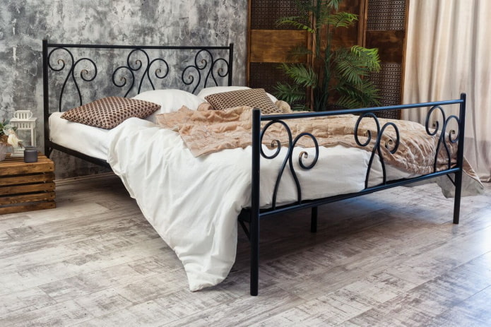 cama forjada preta