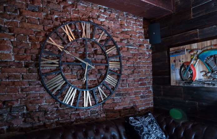 relógio de ferro em estilo loft