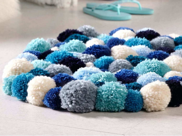 Tapete feito de pompons