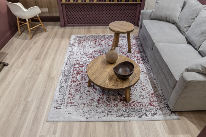 colocação de carpetes na sala de estar