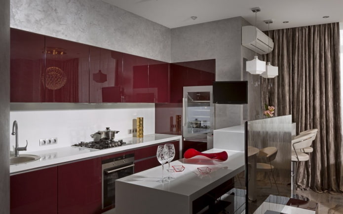 interior da cozinha em tons de cinza e vermelho