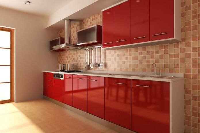 interior da cozinha em tons de vermelho e bege