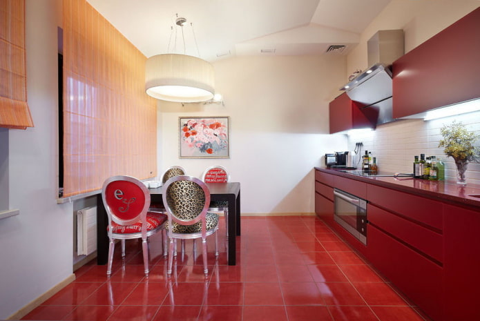 acabamento de cozinha em tons de vermelho
