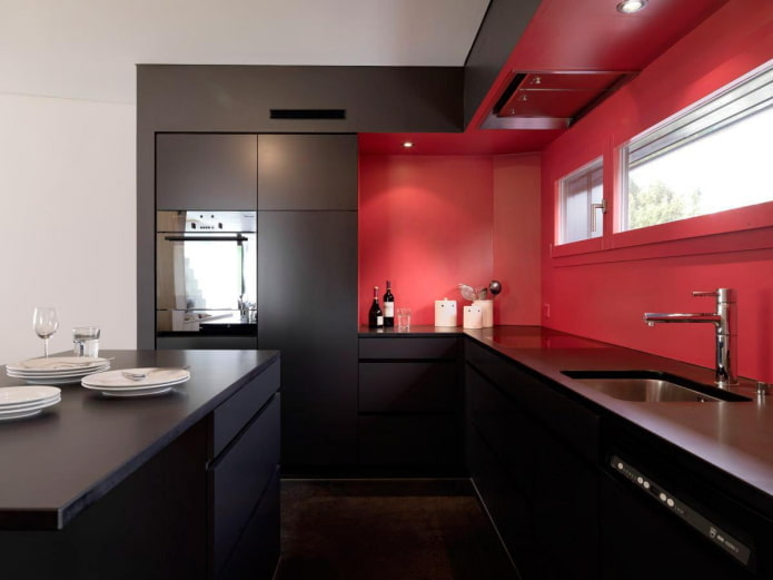 Minimalismo em preto e vermelho