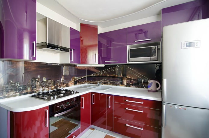 Conjunto de cozinha vermelho e roxo