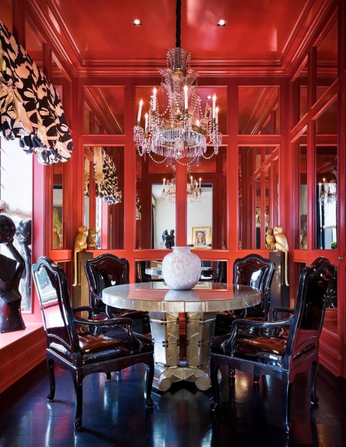 sala de jantar preta e vermelha