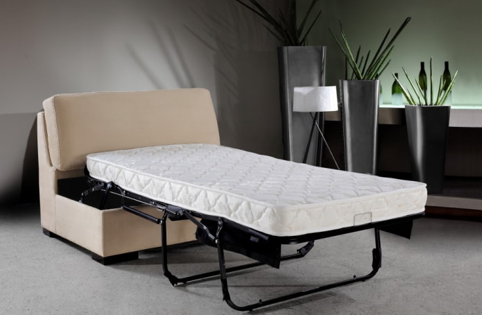 cadeira dobrável em estilo minimalista