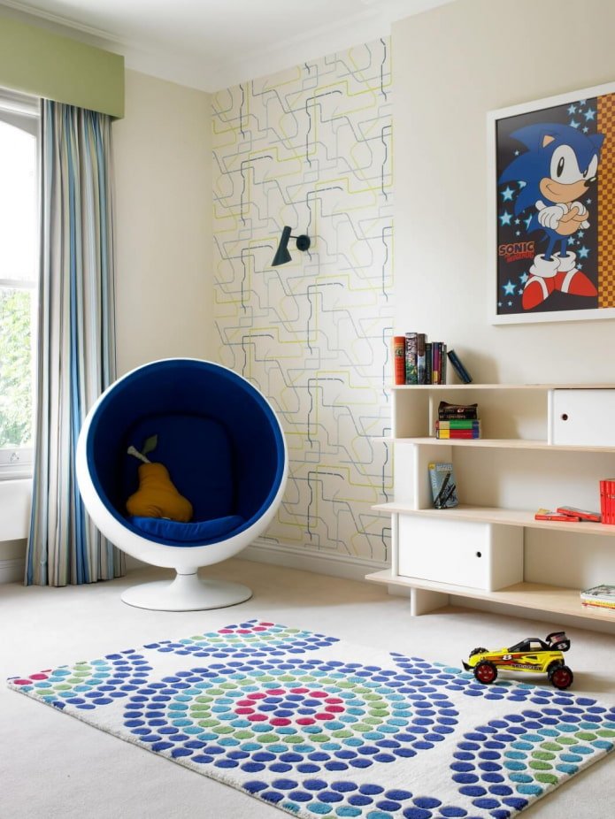 bola de cadeira no quarto da criança