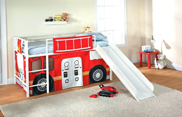 cama em forma de carro