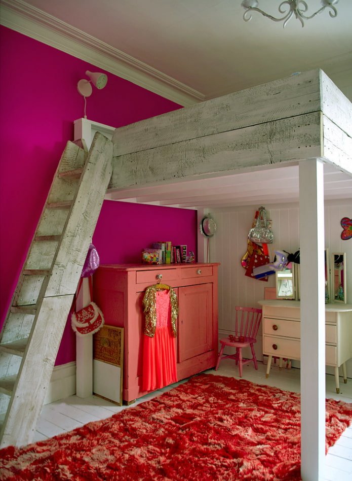 cama alta com escadas