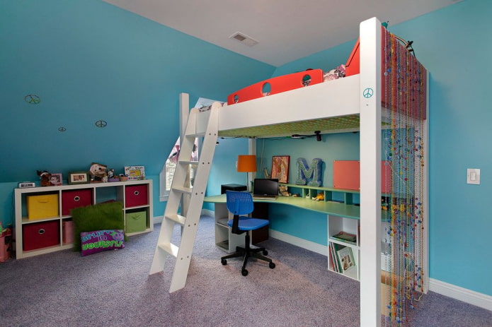 quarto infantil moderno com cama alta
