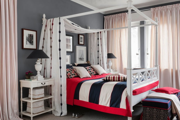Cama de casal com postes