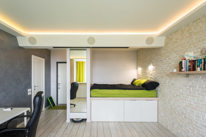 nicho com cama de pódio no interior