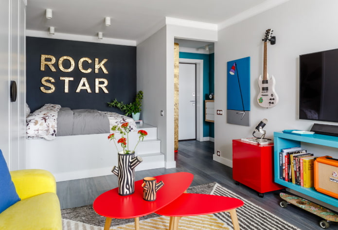 nicho com cama em apartamento de um cômodo