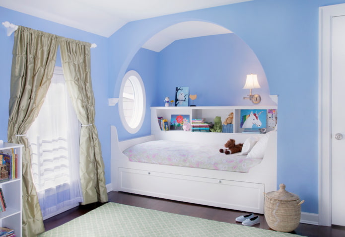 nicho com cama no interior do quarto das crianças