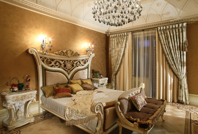cama no interior em estilo barroco
