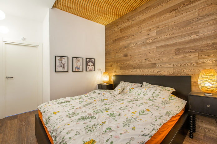 cama de madeira preta no interior