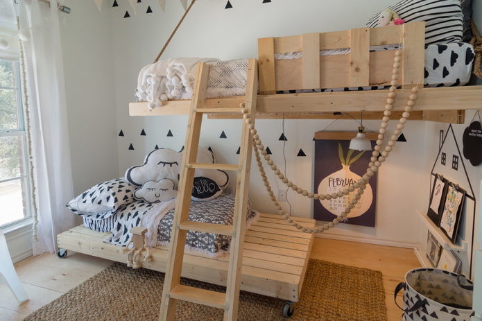 cama de madeira em estilo escandinavo