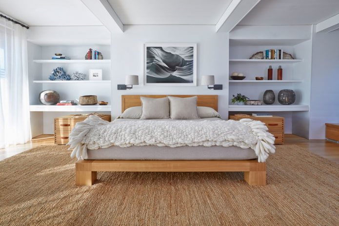 cama de madeira no interior