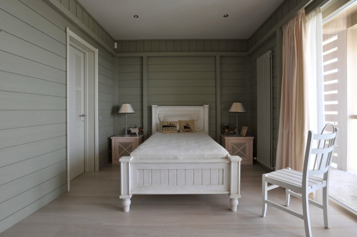 cama de madeira com pés no interior