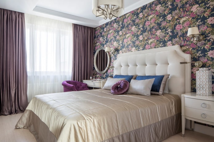cama retangular com cabeceira macia no interior