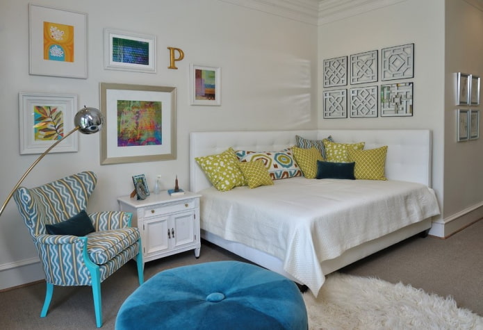 cama de canto com cabeceira macia no interior