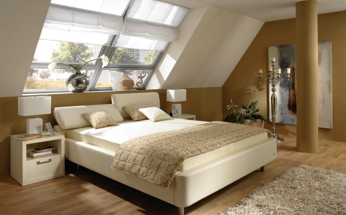 cama com cabeceira inclinada no interior