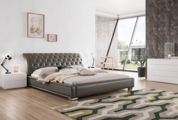 cama com cabeceira curva no interior