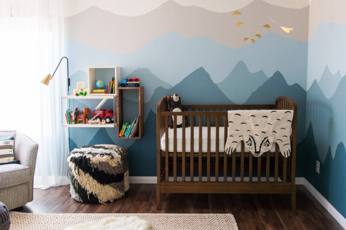 berço marrom para um bebê no interior