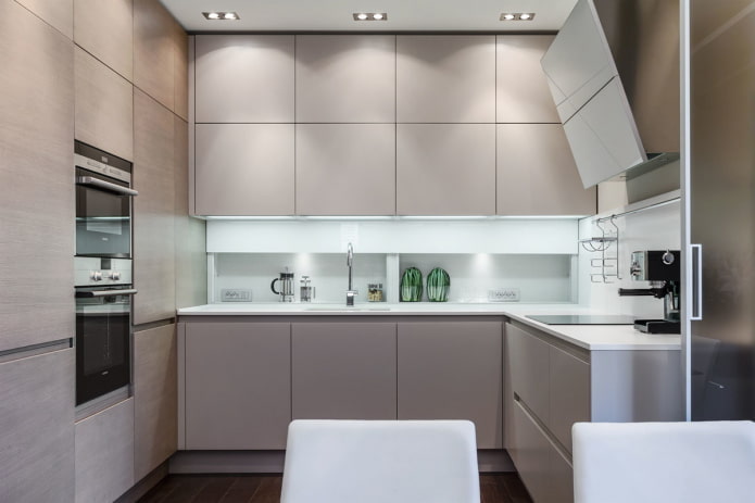 Cozinha com eletrodomésticos embutidos