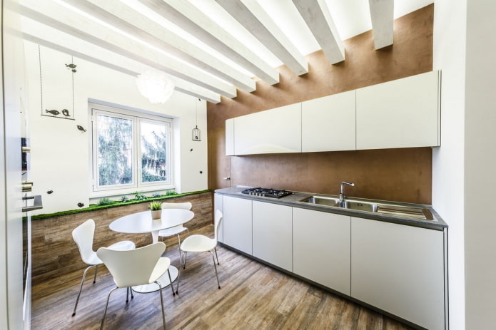 Cozinha com peitoril de janela decorado