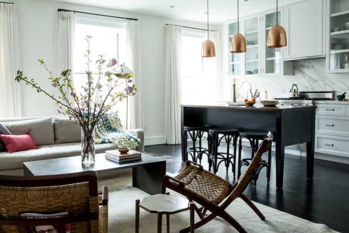 Sala de estar com mesa de centro