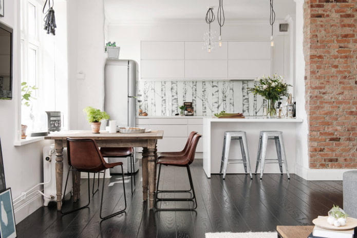 Sala de estar e cozinha escandinavas