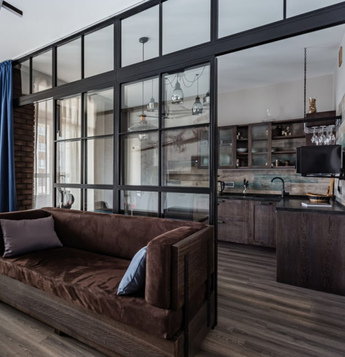 divisória de vidro no interior do loft