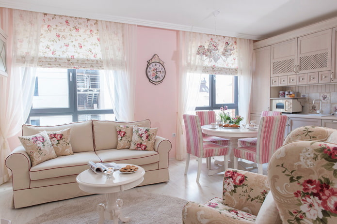 design de uma pequena cozinha-sala de estar no estilo provençal